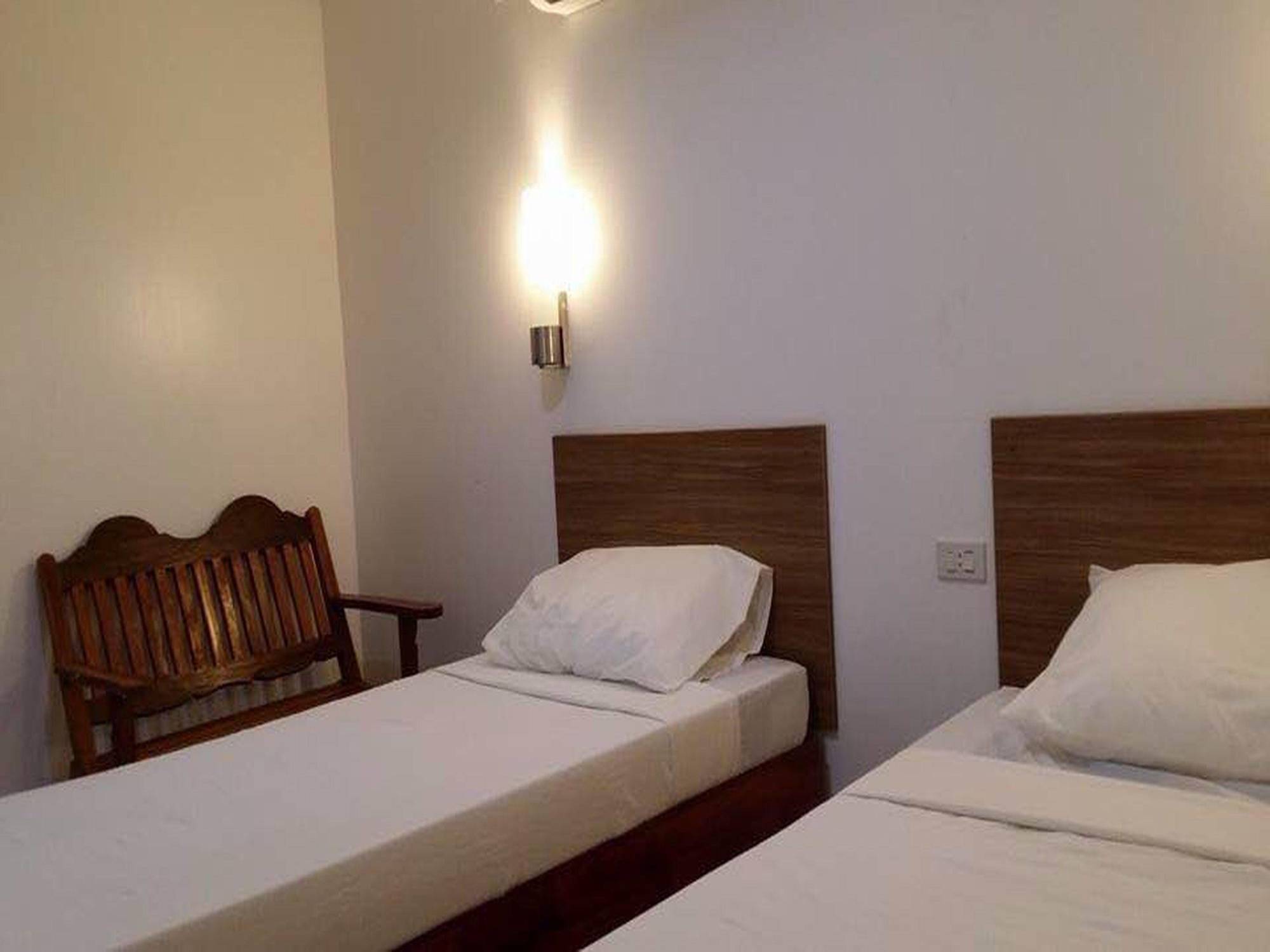 Reddoorz Plus Near Vigan City Commercial Center Eksteriør billede